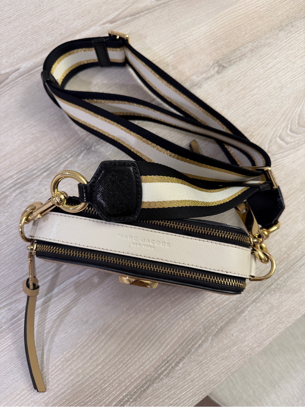 Marc Jacobs Beige and Green Leather Snapshot Crossbody with Striped Strap - Picture 3 of 8